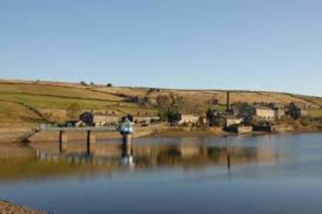 The Vestry - Chapel Retreat With Hot Tub Villa Haworth Bagian luar foto